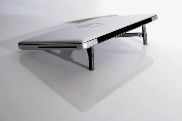 Laptop stand for Mac or PC in Laptop Accessories in Oakville / Halton Region - Image 5