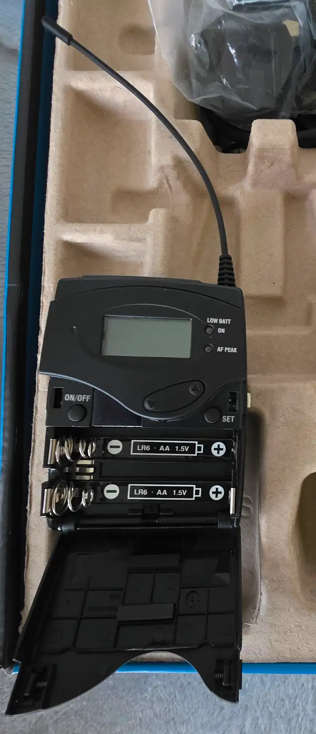 SennheiserEW 100 G4-ME3-A Wireless Headmic Set. in Other in Kelowna - Image 6