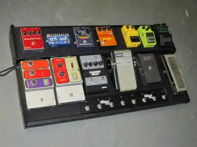 Pedalboard pro avec looper, power supply etc...pour pédale, View more