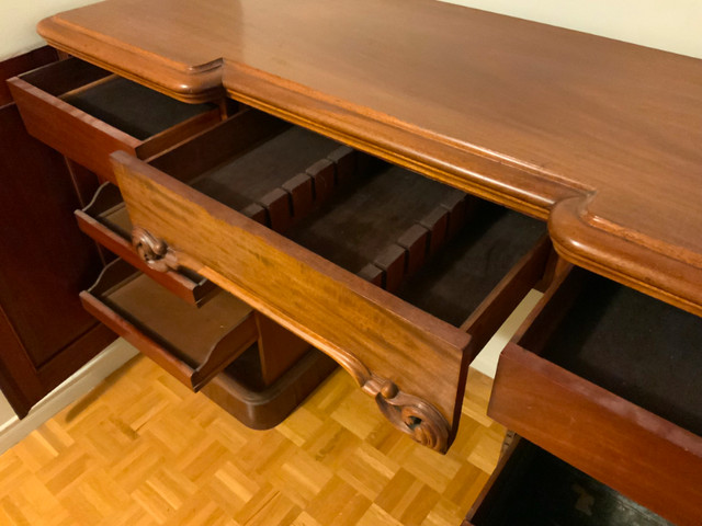 Solid Mahogany Buffet/Sideboard in Hutches & Display Cabinets in City of Toronto - Image 4