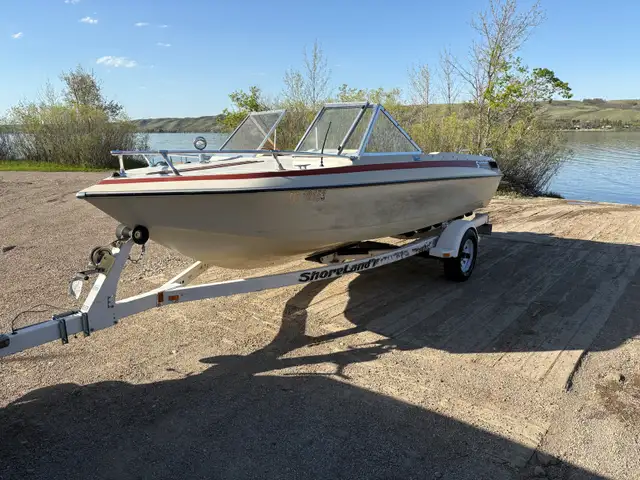 Swiftsure 17.5 Ft. 120 HP Mercruiser I/O & Trailer in Powerboats & Motorboats in Moose Jaw - Image 4