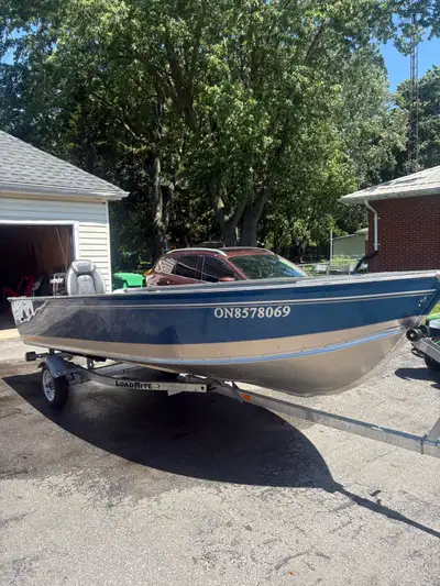 2023 Lund 1600 fury with a 2019 30hp evinrude etec and sitting on a brand new Load Rite trailer. Mot...