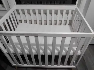Mini crib (not as small as it looks) haven't been used at all, is missing one or two screws (why it'...