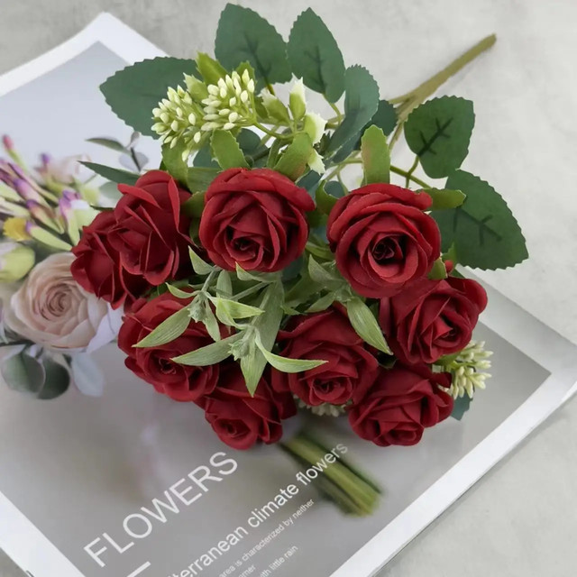 Artificial Rose Flower Mini Bouquet - Red (2x available) dans Décoration intérieure et accessoires  à Ville de Montréal - Image 2