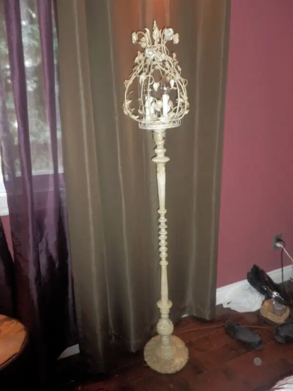 Lampe sur pied en fonte de style florentin in Other in Longueuil / South Shore - Image 10