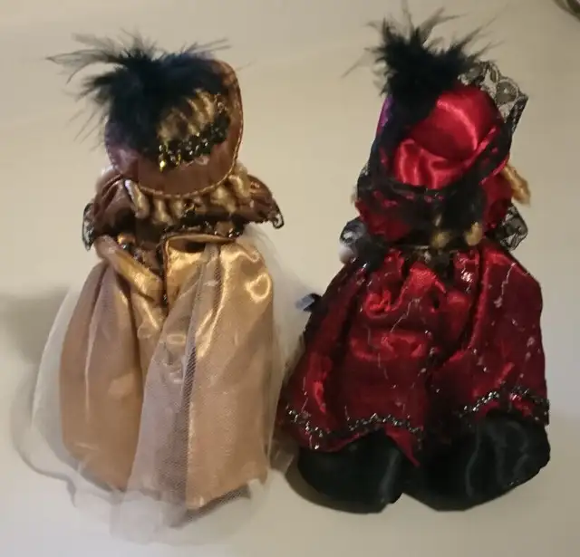 Vintage Porcelain Dolls Natural Looking Hair and on Metal Stands in Arts & Collectibles in Oshawa / Durham Region - Image 5