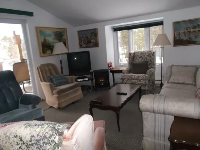 Cottage for rent on safe, sandy, beach, Private lake in Quebec in Canada - Image 7