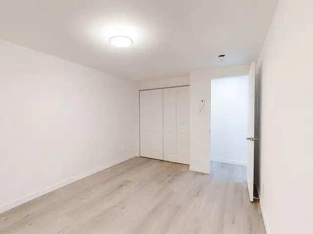 4 1/2 grand rénové in Long Term Rentals in City of Montréal - Image 6