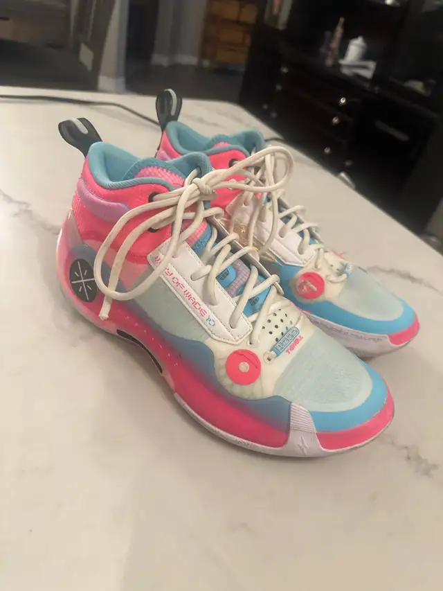 Basketball shoes SIZE 9.5 in Men's Shoes in Ottawa - Image 4