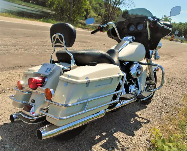 2008 HARLEY DAVIDSON FLHTP Electro Glide Motorcycle in Street, Cruisers & Choppers in Ottawa - Image 6