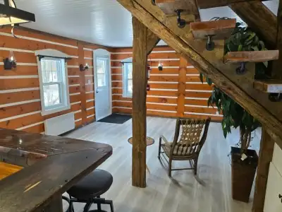 Chaleureuse propriété rénovée entièrement , 2 chambres , 2 chambres de bain, situe dans un secteur p...