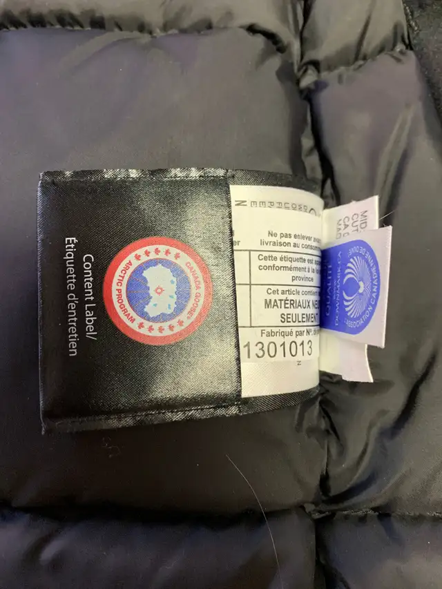 Canada goose black Victoria parka in Women's - Tops & Outerwear in Cape Breton - Image 4