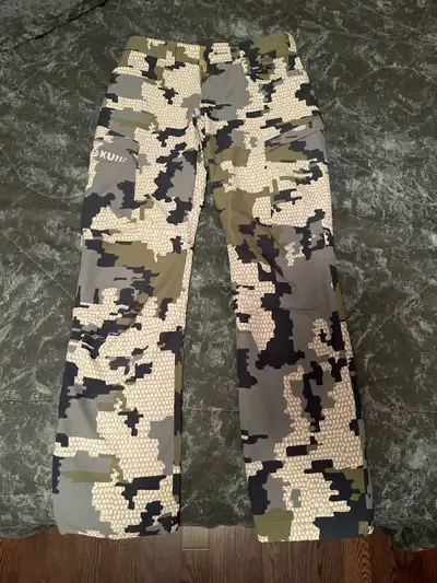 KUIU hunting pant size 28 waist, View more