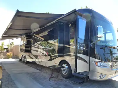 2nd Owner, 450 hp, tag axle, 380 watt solar package, custom reverse osmosis water system, all tires...
