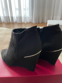 black shoes  booties