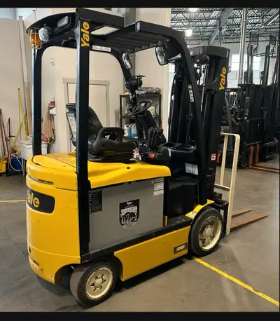 Capacity (in LBS) 5000lbs Hours 2900 Mast (in inches) 92” x 201” Triplex w/Sideshift Power Electric...