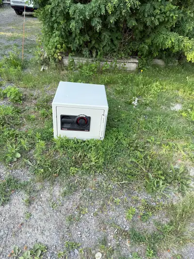 Approximately 20 yrs old Can’t open - No combination