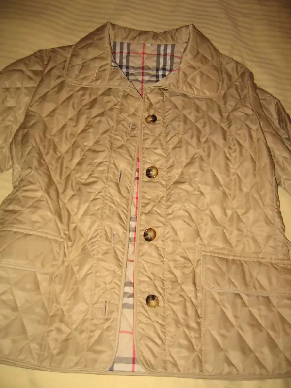 Women's Burberry Quilted Jacket in Women's - Tops & Outerwear in City of Toronto - Image 10