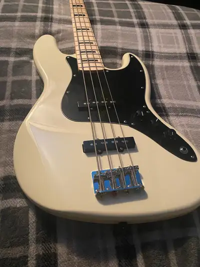 squier affinity active jazz bass for trade , View more