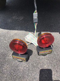 Magnetic towing lights with wiring 