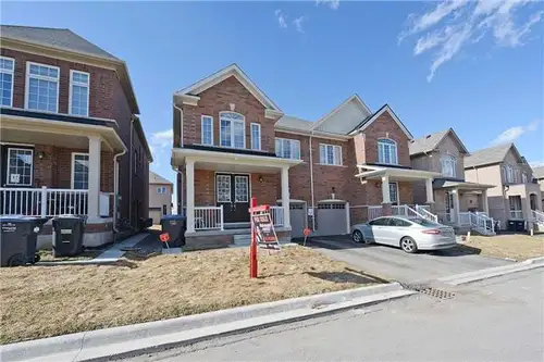 4 Bedroom Semi-Detached House for Rent in Brampton – Available June 1st $2900, Utilities are Extra P...