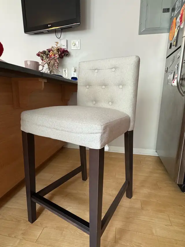 Rare Discontinued IKEA HANSOLLE Premium Tufted Bar Stool in Chairs & Recliners in City of Halifax - Image 2
