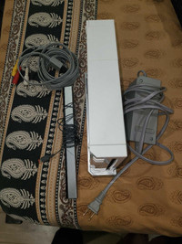 Wii system with av cable, sensor and power supply!