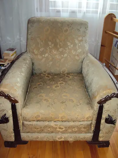Très beau fauteuil ancien de couleur vert sauge. Date des années 40. Très bonne condition (aucune dé...