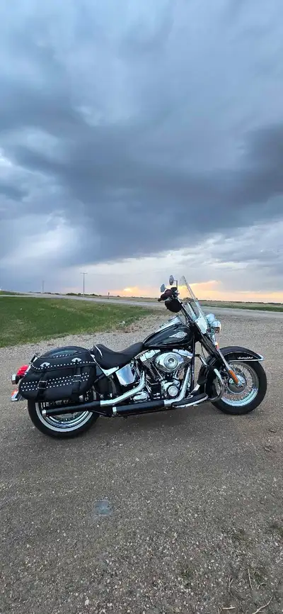 2009 Harley-Davidson Heritage Softail · Driven 21,000 kilometers 96" 6 speed. Mint. Fresh Amsoil in...