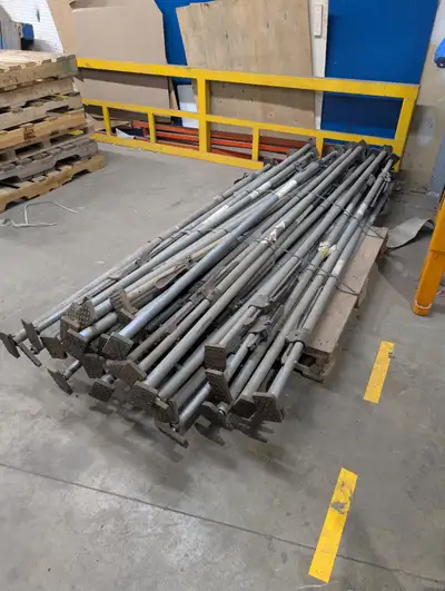 Trentaine de barre saf-t-lok en acier, ajustable de 90po a 105po, 20$/chaque