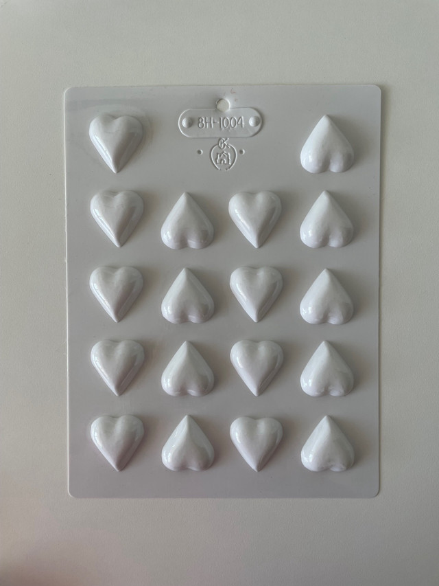 Chocolate molds plastic. Hearts. in Holiday, Event & Seasonal in City of Toronto - Image 2