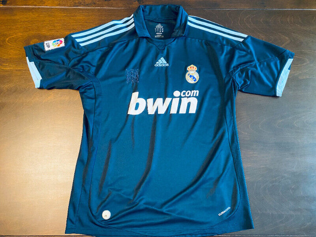 2009-2010 - Real Madrid Away Soccer Jersey - Large in Arts & Collectibles in City of Toronto