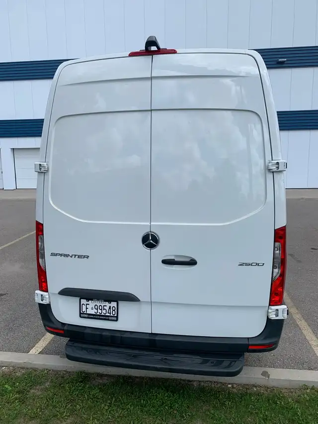 Sprinter van559287533033891843