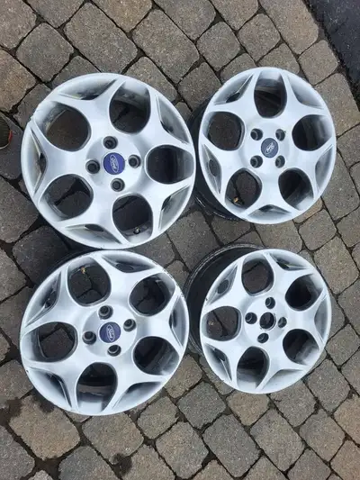 4 X Mags 16 pouces 4 x 108 pour Ford Fiesta , Focus, Ecosport avec Tpms(rim, jante, roue) ** Le prix...
