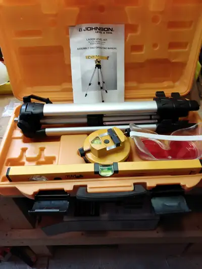 Laser Line Kit Johnson , All in One 40-0909 Canada 9100 USA This leveling instrument uses a laser be...