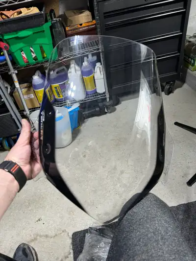 I'm selling a Yamaha Super Ténéré stock windshield in excellent condition. This is a used windshield...