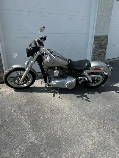 2008 HD Super Glide- Silver 35000km 96cui. 6 speed. Screamin eagle intake. V&H short shot pipes. For...