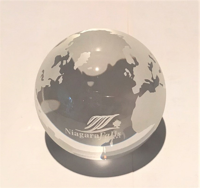 Brand New Crystal Glass Ball World Globe (Niagara Falls) No Box in Home Décor & Accents in Ottawa