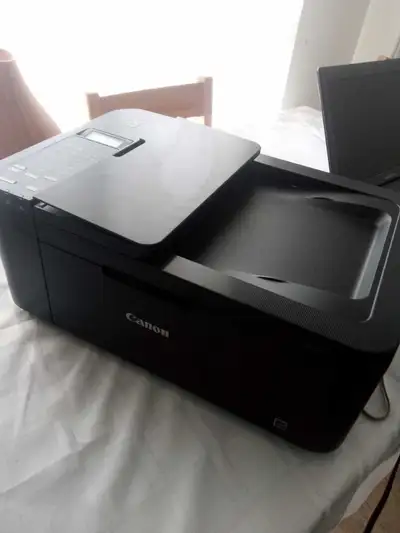 Imprimante Canon Pixma  TR4725 avec cartouches noir et couleur, View more