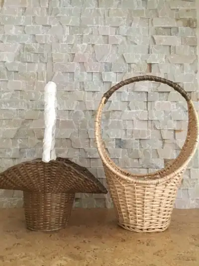 Paniers en osier à 5$ ou plus chacun, de différents styles, View more