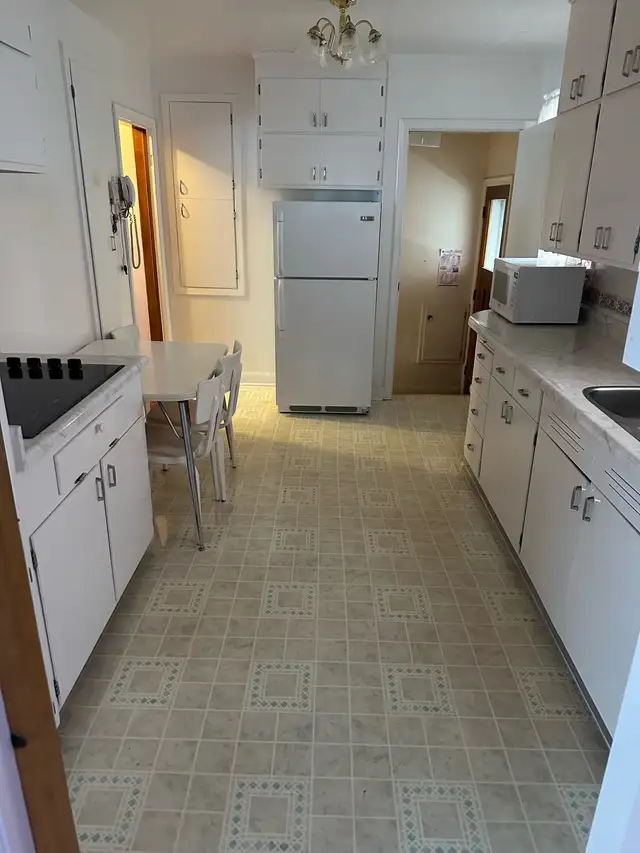 Room for Rent in Room Rentals & Roommates in Belleville - Image 3