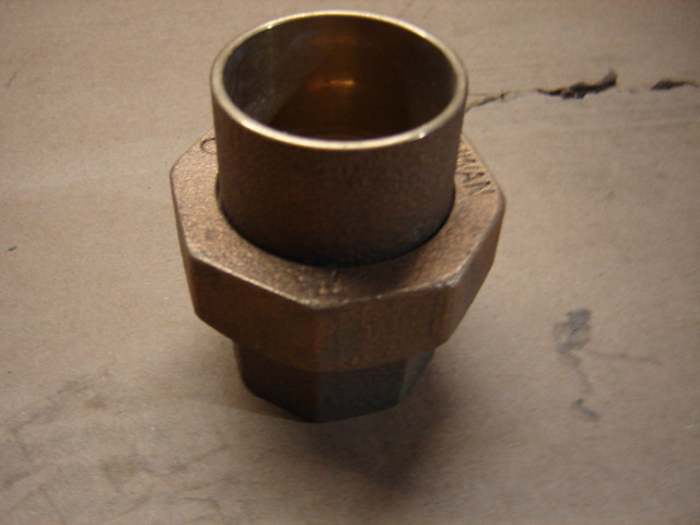 Plumbing brass/bronze ball valve//union//threaded tee in Plumbing, Sinks, Toilets & Showers in Hamilton - Image 3