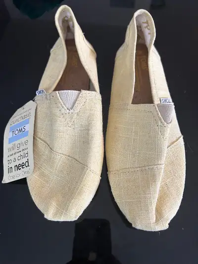 Yellow Tom Shoes Women Size 10, View more