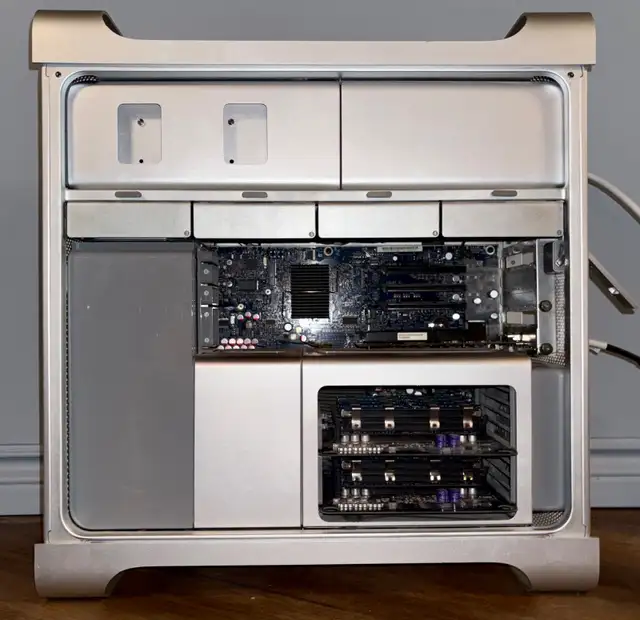 Apple Mac Pro "Quad Core" 2.0 Xeon in Desktop Computers in Ottawa - Image 4