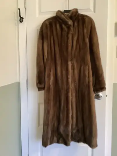 Manteau de fourrure, View more