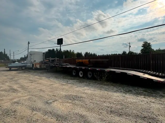 2001 Freightliner & 50 foot 3 car trailer in Heavy Trucks in Timmins - Image 4