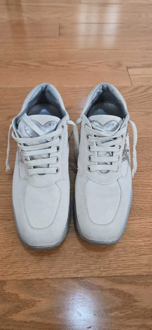 Rarely worn Italian made HOGAN ladies shoes in Women's - Shoes in Markham / York Region - Image 4