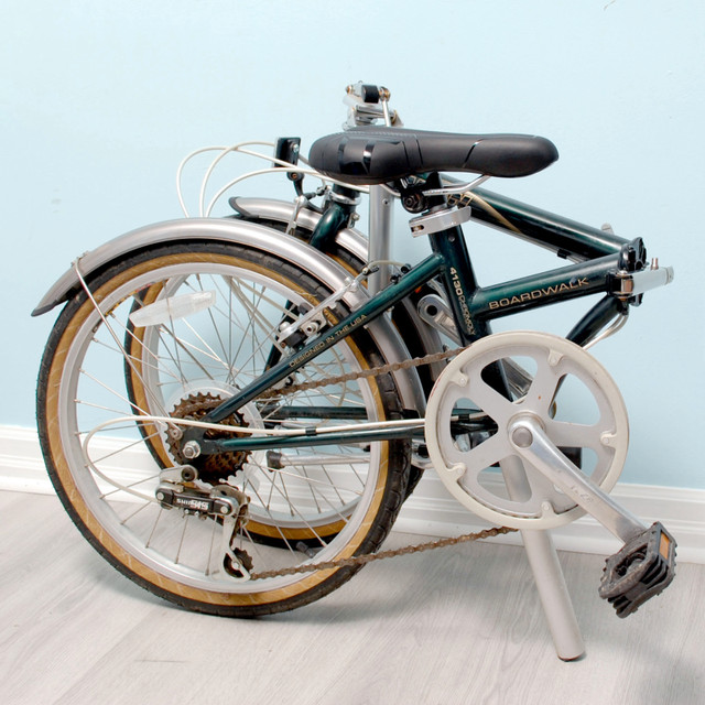 Dahon 6 speed adult hybrid folding bike bicycle, 20" tires in Cruiser, Commuter & Hybrid in St. Catharines - Image 2