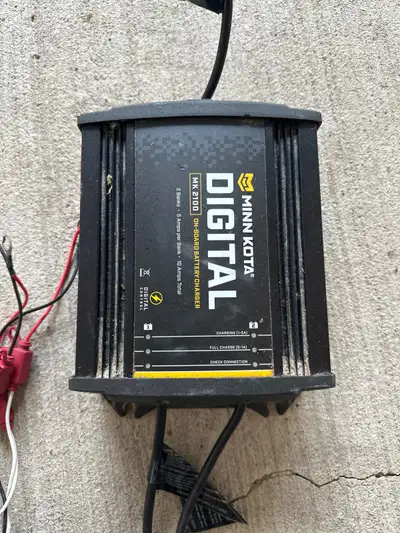 Minn Kota Dual Bank Digital Charger MK 2100 Works great