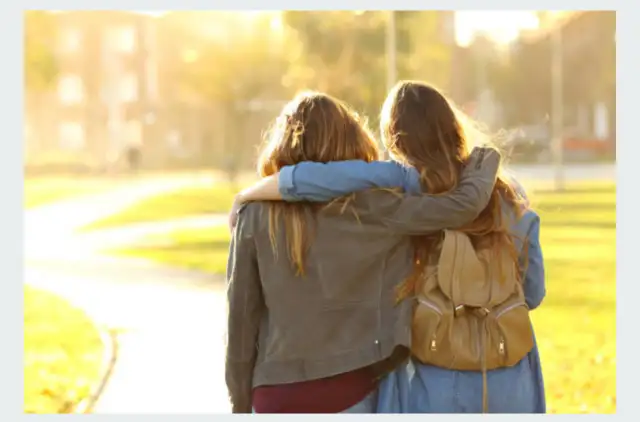 Walking friends64961232040705120